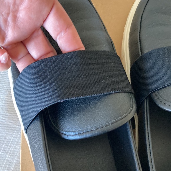 UGG size 9 Leather Slip Ons - Picture 9 of 9